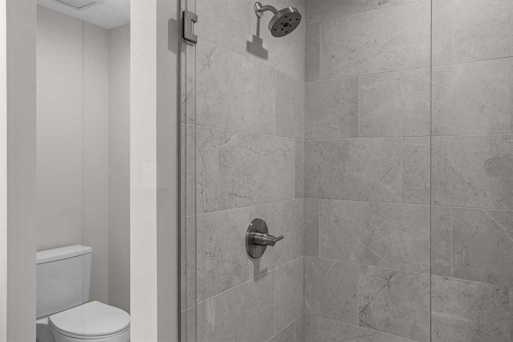 307-1505 Spring Creek Gate, Canmore, AB - Indoor Photo Showing Bathroom