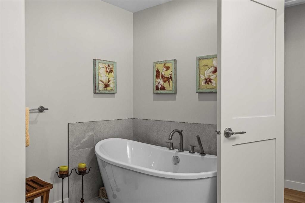 307-1505 Spring Creek Gate, Canmore, AB - Indoor Photo Showing Bathroom