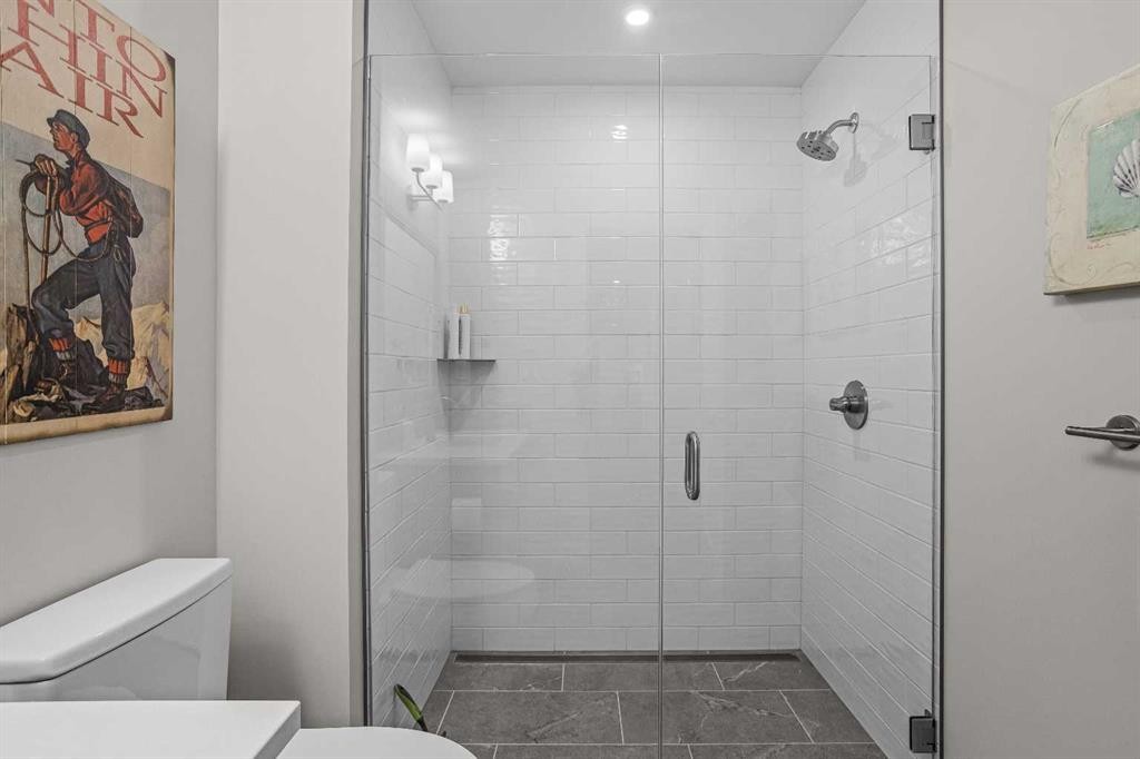 307-1505 Spring Creek Gate, Canmore, AB - Indoor Photo Showing Bathroom