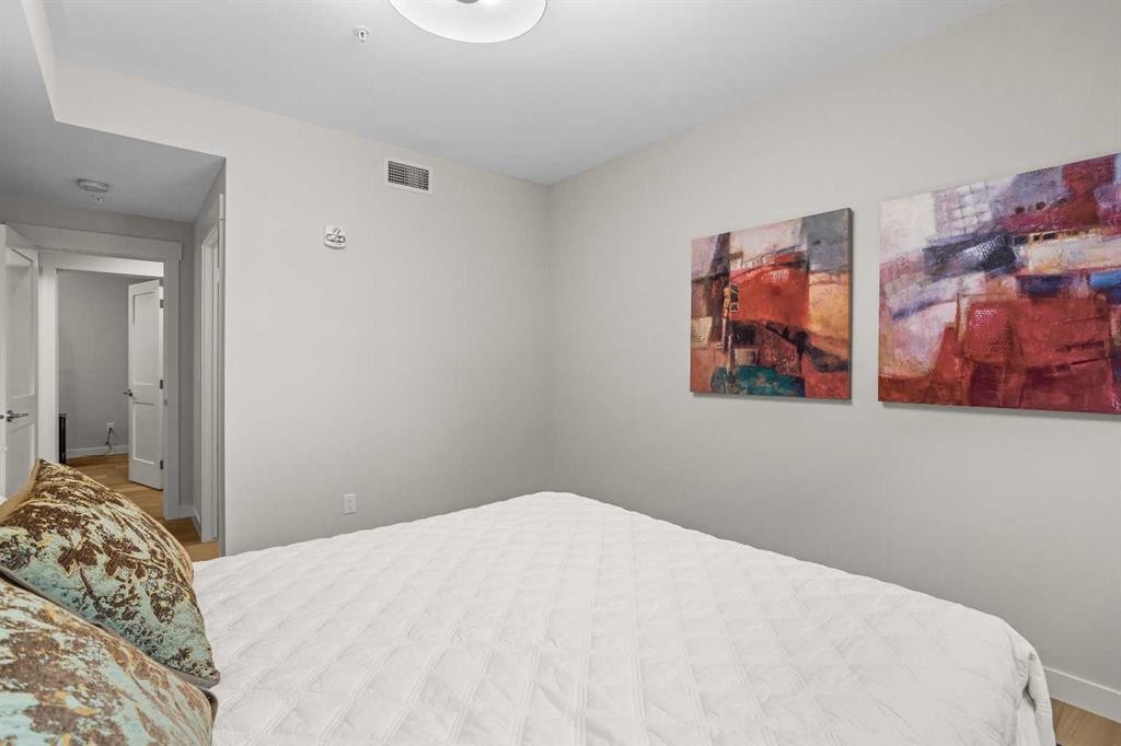 307-1505 Spring Creek Gate, Canmore, AB - Indoor Photo Showing Bedroom