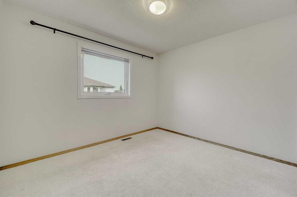 10057 Hamptons Boulevard Nw, Calgary, AB - Indoor Photo Showing Other Room