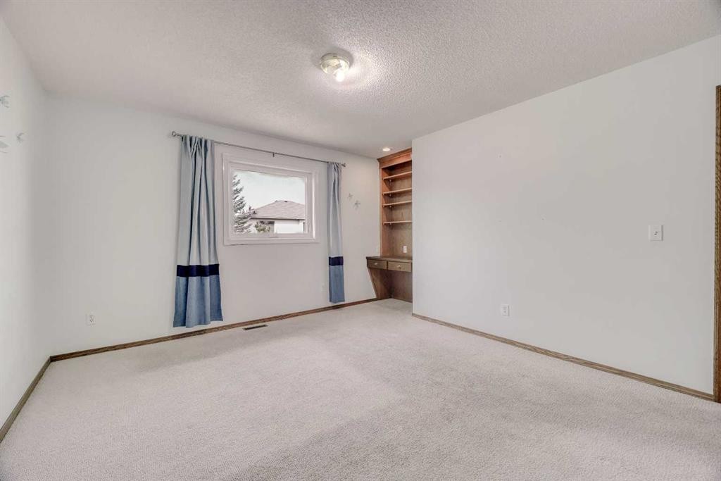 10057 Hamptons Boulevard Nw, Calgary, AB - Indoor Photo Showing Other Room