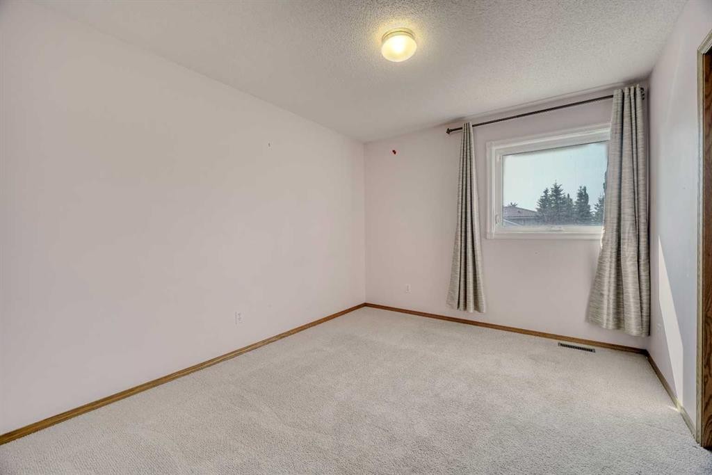 10057 Hamptons Boulevard Nw, Calgary, AB - Indoor Photo Showing Other Room