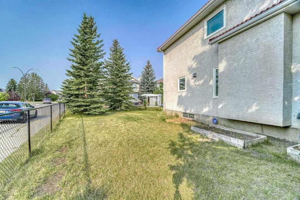 10057 Hamptons Boulevard Nw, Calgary, AB - Outdoor