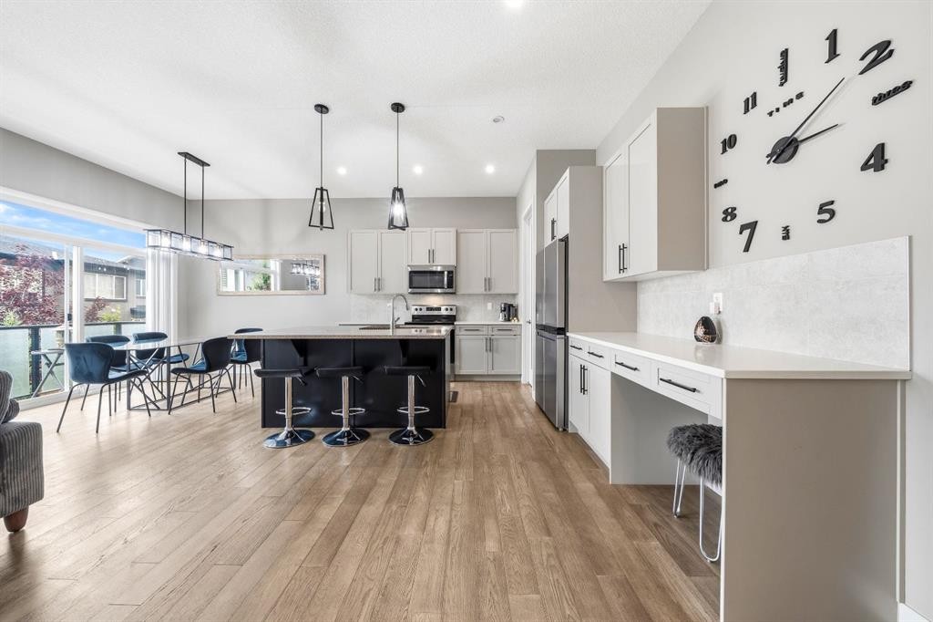 113 Marina Key, Chestermere, AB - Indoor Photo Showing Kitchen With Upgraded Kitchen