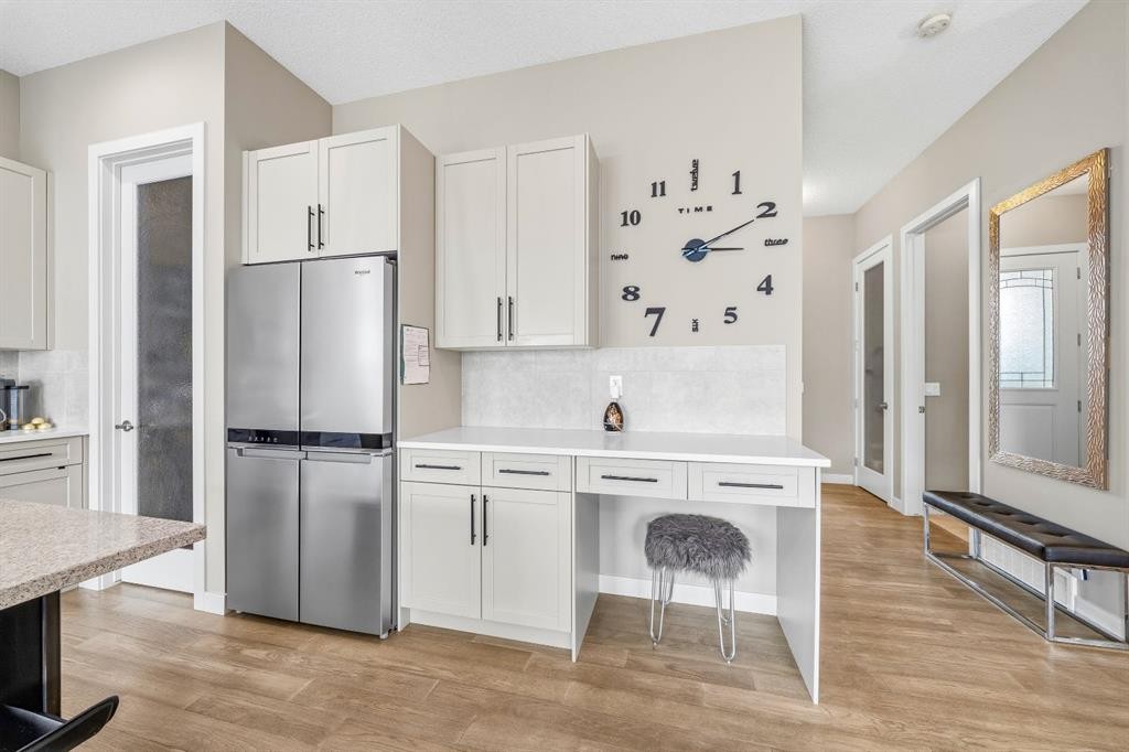 113 Marina Key, Chestermere, AB - Indoor Photo Showing Kitchen With Stainless Steel Kitchen