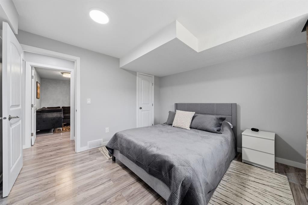 113 Marina Key, Chestermere, AB - Indoor Photo Showing Bedroom
