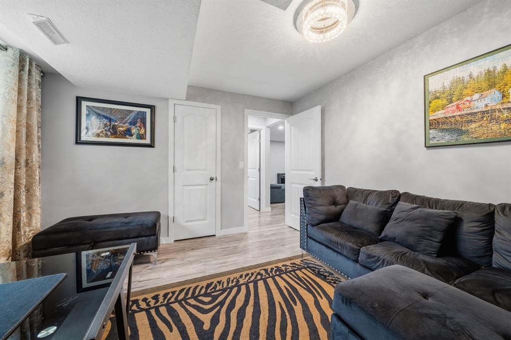 113 Marina Key, Chestermere, AB - Indoor Photo Showing Living Room