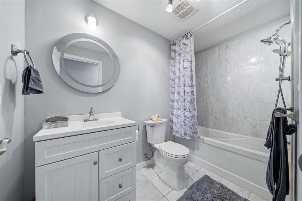 113 Marina Key, Chestermere, AB - Indoor Photo Showing Bathroom