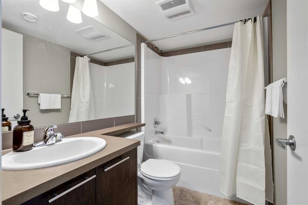 554 Redstone View Ne, Calgary, AB - Indoor Photo Showing Bathroom