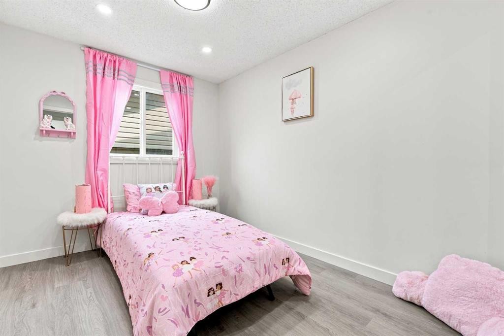 427 Falmere Road Ne, Calgary, AB - Indoor Photo Showing Bedroom