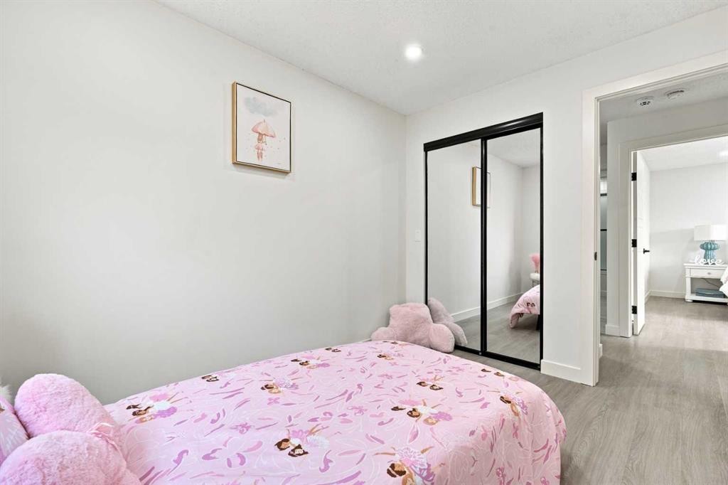 427 Falmere Road Ne, Calgary, AB - Indoor Photo Showing Bedroom