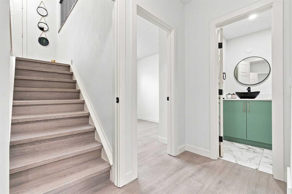 427 Falmere Road Ne, Calgary, AB - Indoor Photo Showing Other Room