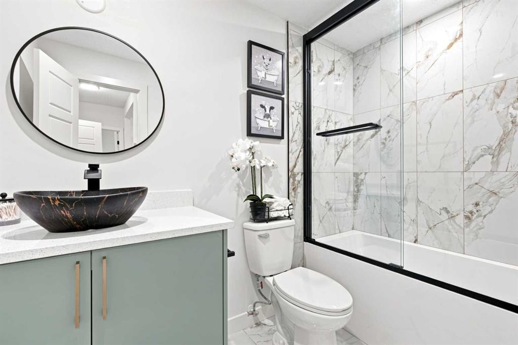 427 Falmere Road Ne, Calgary, AB - Indoor Photo Showing Bathroom