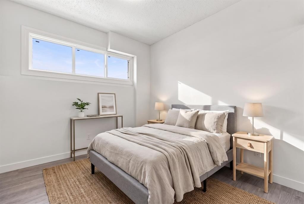 427 Falmere Road Ne, Calgary, AB - Indoor Photo Showing Bedroom