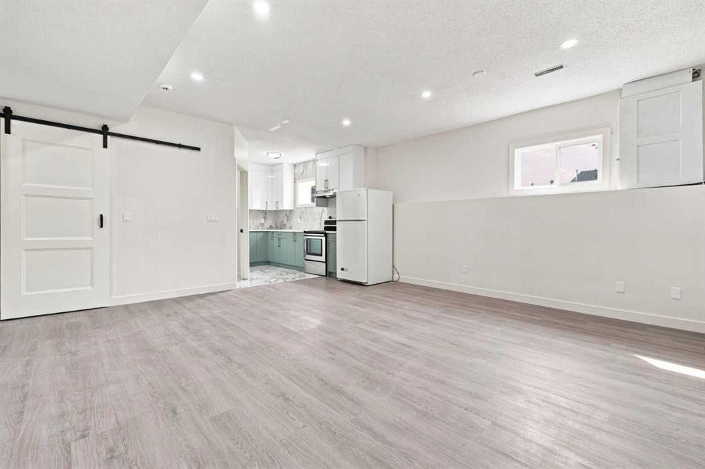 427 Falmere Road Ne, Calgary, AB - Indoor