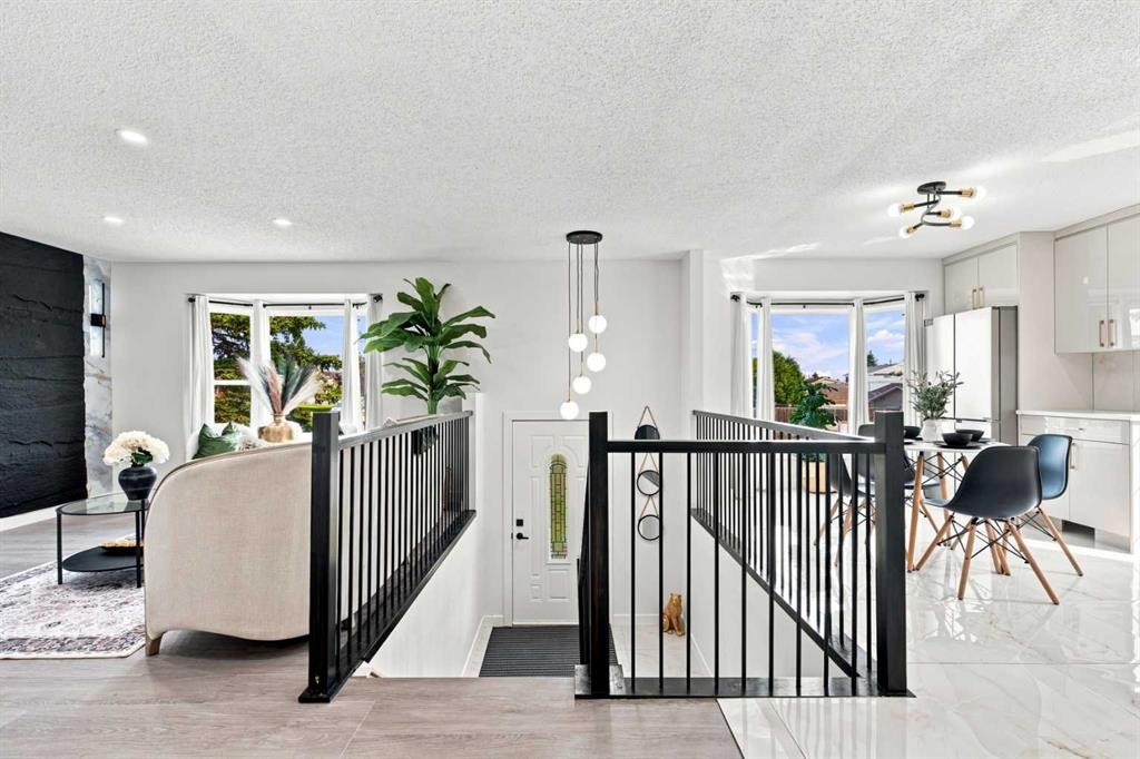 427 Falmere Road Ne, Calgary, AB - Indoor