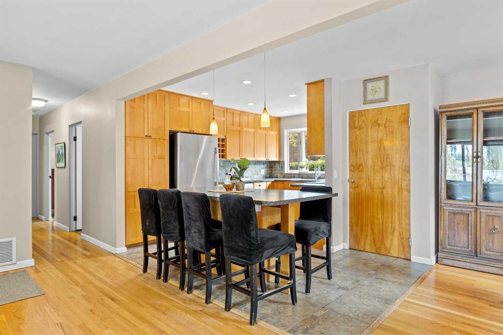 30 Gateway Drive Sw, Calgary, AB - Indoor