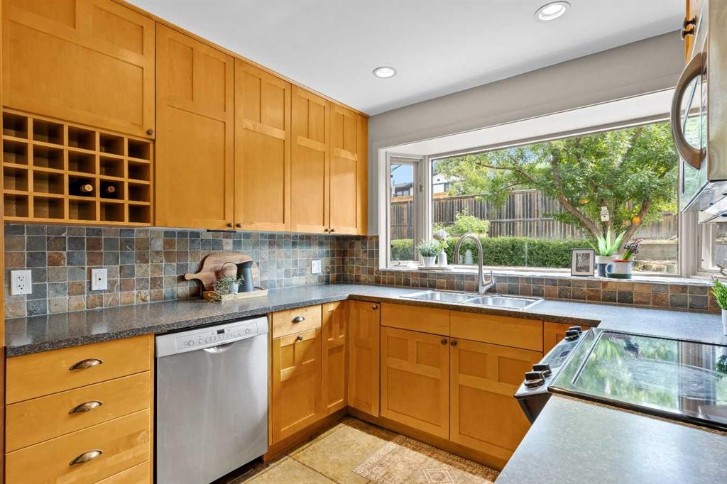 30 Gateway Drive Sw, Calgary, AB - Indoor Photo Showing Kitchen With Double Sink