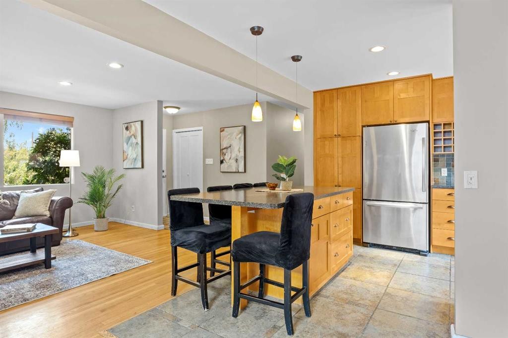 30 Gateway Drive Sw, Calgary, AB - Indoor