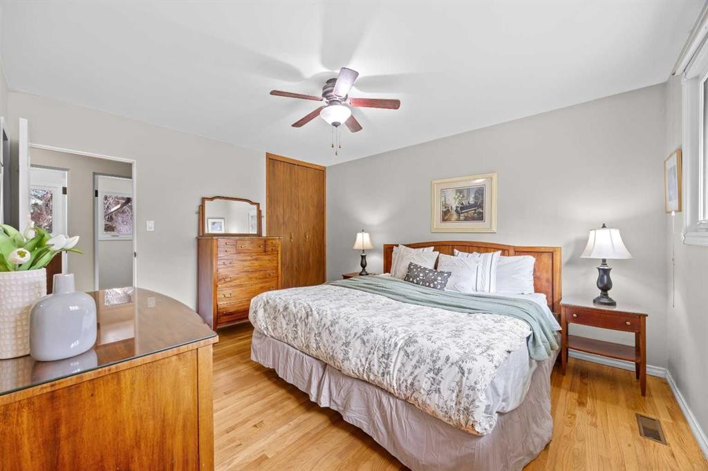 30 Gateway Drive Sw, Calgary, AB - Indoor Photo Showing Bedroom