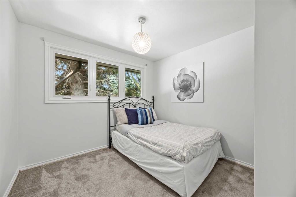30 Gateway Drive Sw, Calgary, AB - Indoor Photo Showing Bedroom