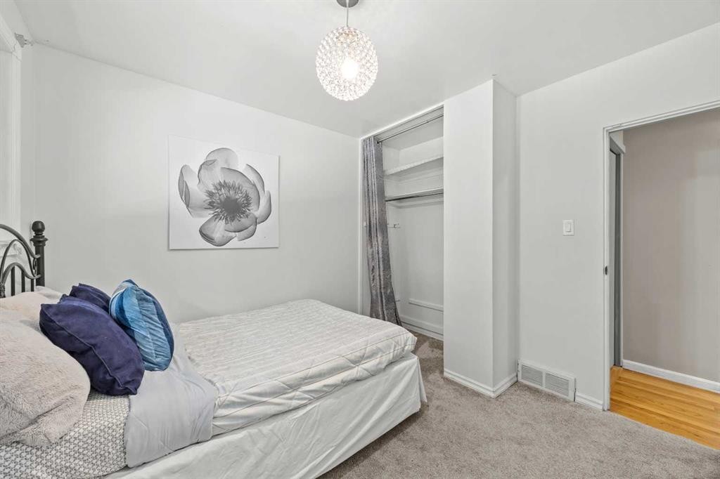 30 Gateway Drive Sw, Calgary, AB - Indoor Photo Showing Bedroom