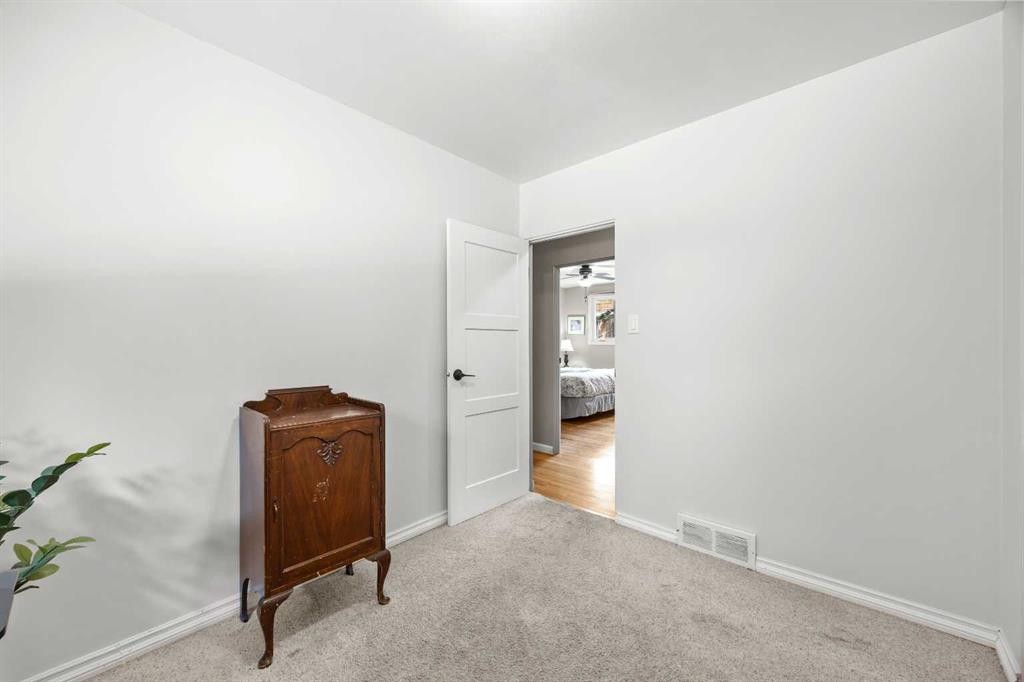 30 Gateway Drive Sw, Calgary, AB - Indoor Photo Showing Other Room
