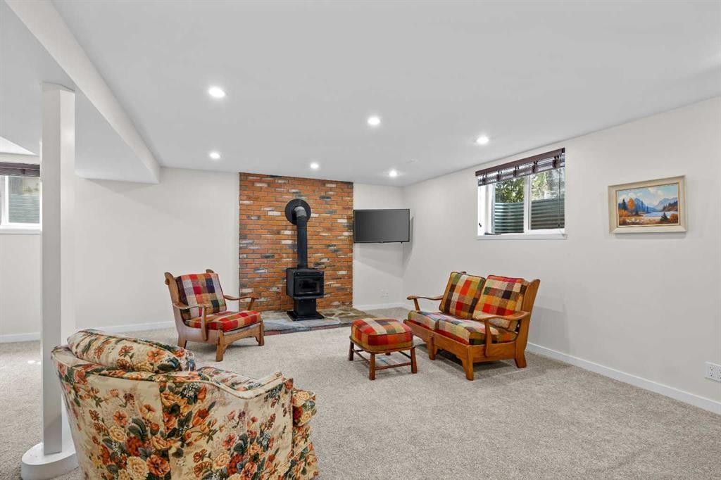 30 Gateway Drive Sw, Calgary, AB - Indoor With Fireplace