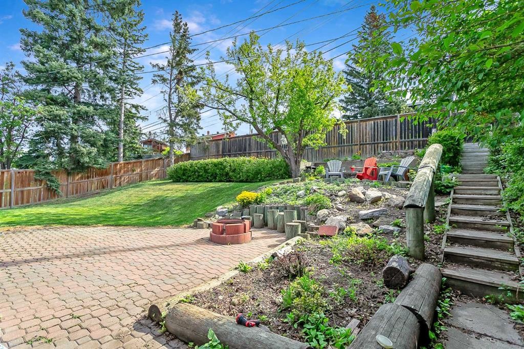 30 Gateway Drive Sw, Calgary, AB - Outdoor With Backyard