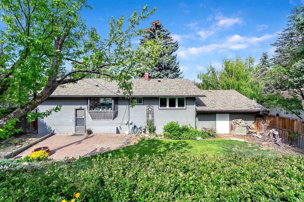 30 Gateway Drive Sw, Calgary, AB - Outdoor