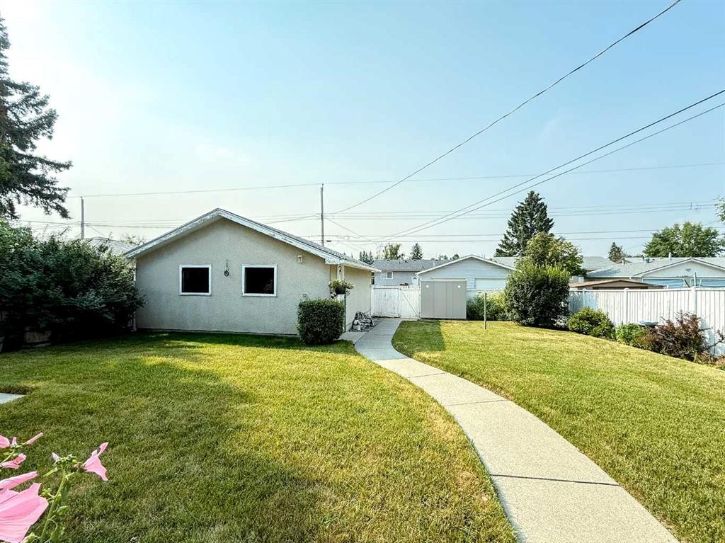 5015 Marchand Crescent Ne, Calgary, AB - Outdoor