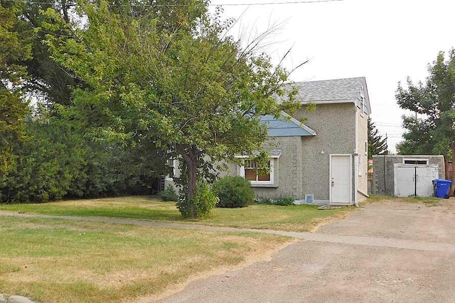 309 45 Avenue West, Claresholm, AB - Outdoor