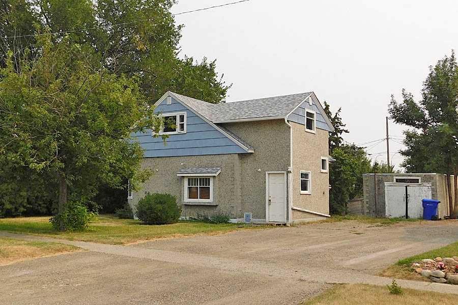 309 45 Avenue West, Claresholm, AB - Outdoor