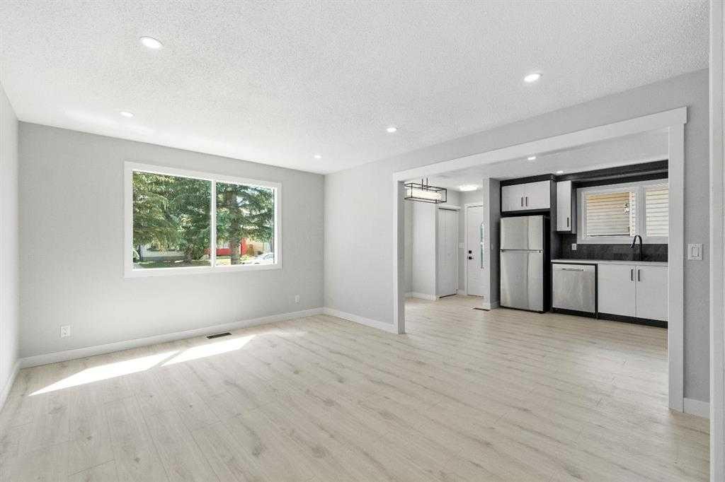 6420 26 Avenue Ne, Calgary, AB - Indoor