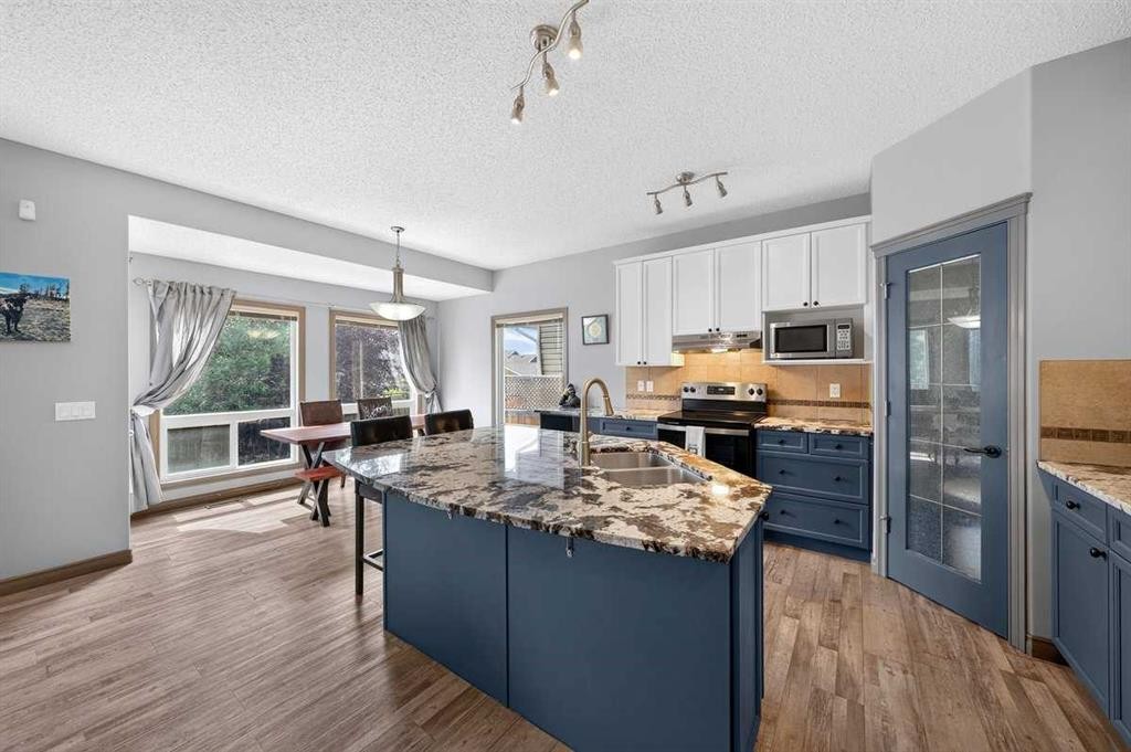 363 Evanston View Nw, Calgary, AB - Indoor Photo Showing Kitchen With Double Sink With Upgraded Kitchen