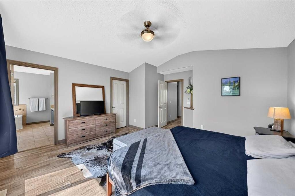 363 Evanston View Nw, Calgary, AB - Indoor Photo Showing Bedroom