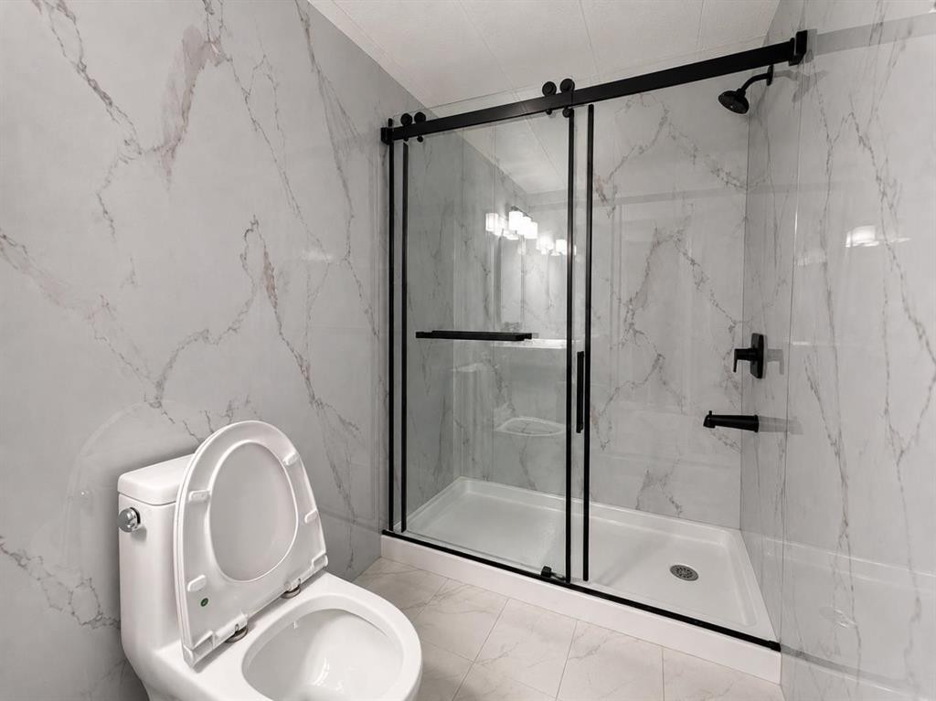 168 Huntwell Road Ne, Calgary, AB - Indoor Photo Showing Bathroom