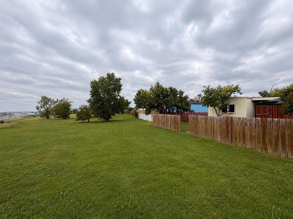 168 Huntwell Road Ne, Calgary, AB - Outdoor