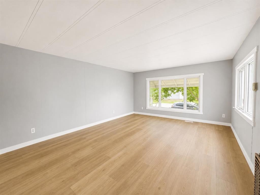 168 Huntwell Road Ne, Calgary, AB - Indoor Photo Showing Other Room
