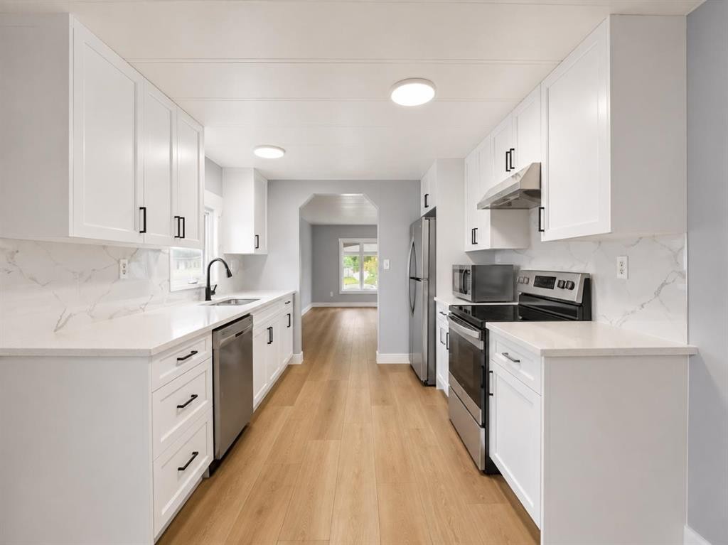 168 Huntwell Road Ne, Calgary, AB - Indoor Photo Showing Kitchen With Stainless Steel Kitchen With Upgraded Kitchen