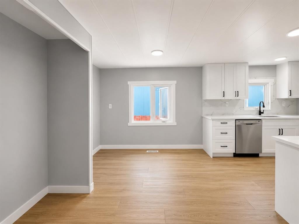168 Huntwell Road Ne, Calgary, AB - Indoor Photo Showing Kitchen