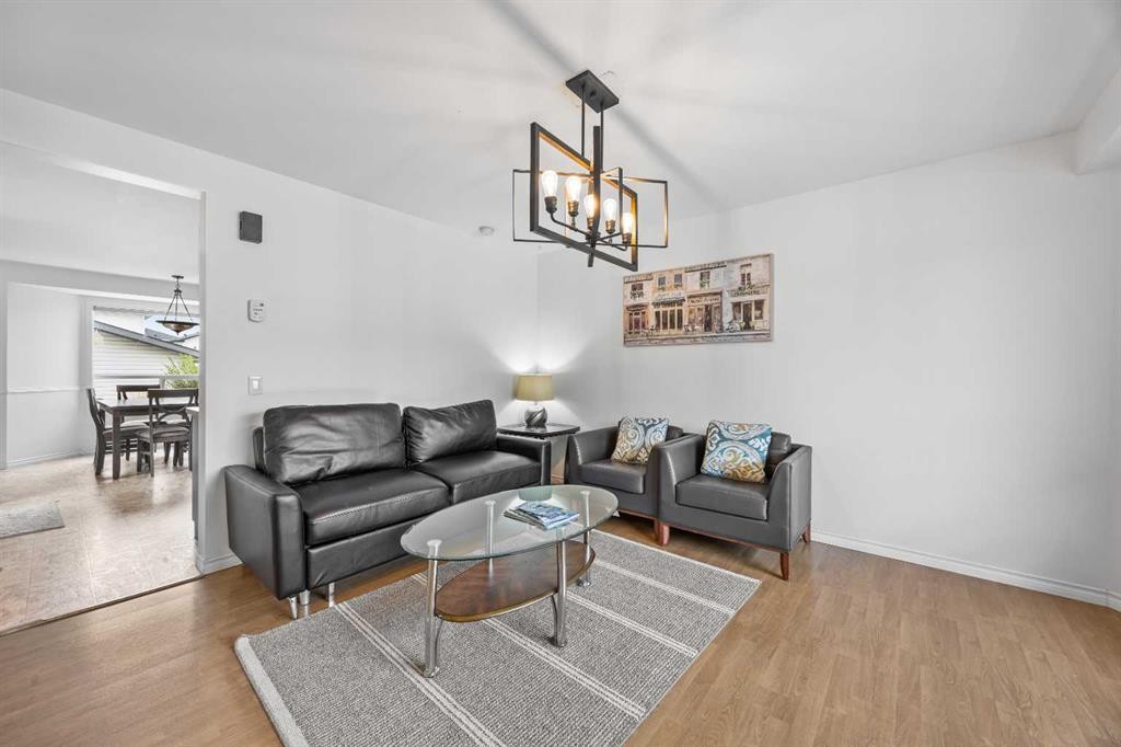 133 Applemead Close Se, Calgary, AB - Indoor Photo Showing Living Room