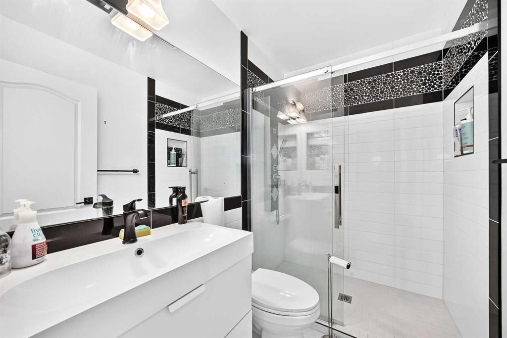 199 Hampstead Way Nw, Calgary, AB - Indoor Photo Showing Bathroom