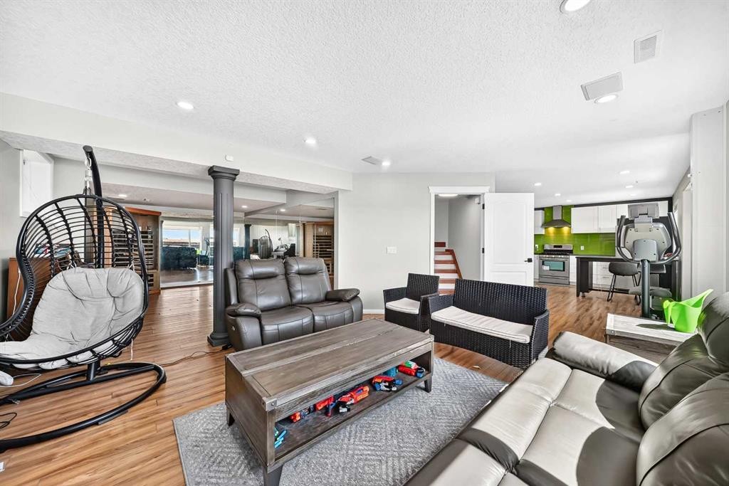 199 Hampstead Way Nw, Calgary, AB - Indoor Photo Showing Living Room