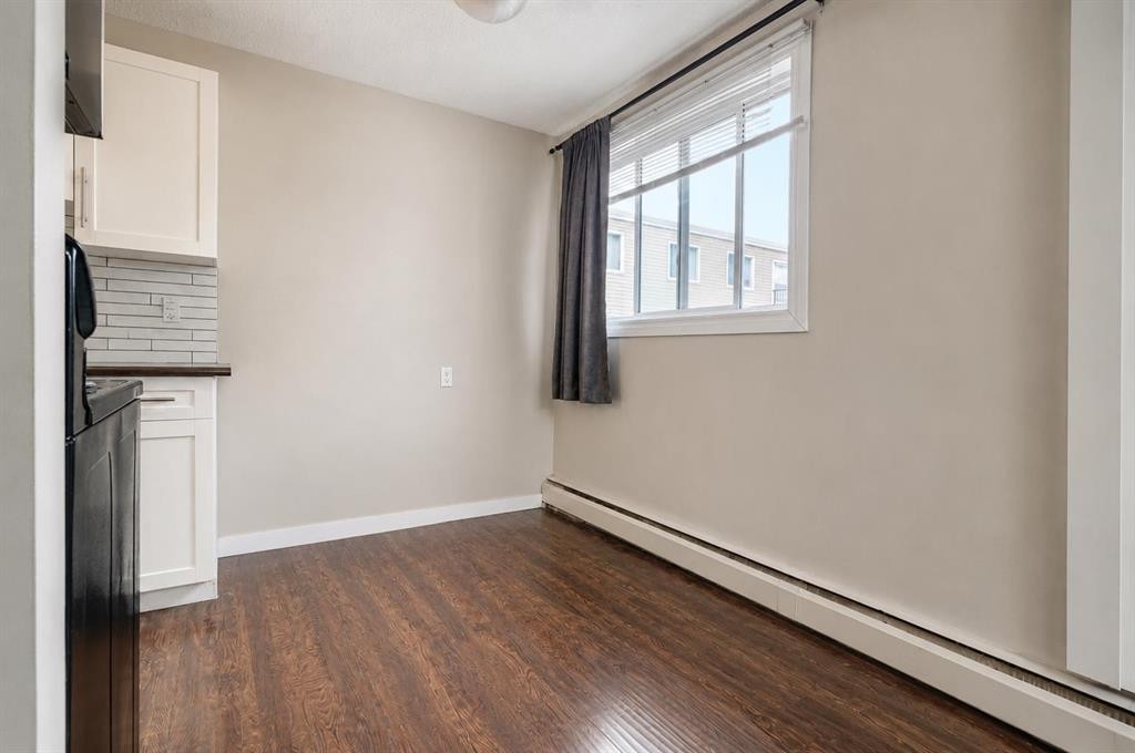 202-10305 116 Street Nw, Edmonton, AB - Indoor Photo Showing Other Room