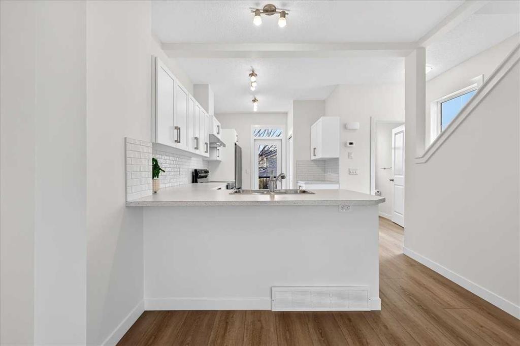 134 New Brighton Landing Se, Calgary, AB - Indoor Photo Showing Kitchen