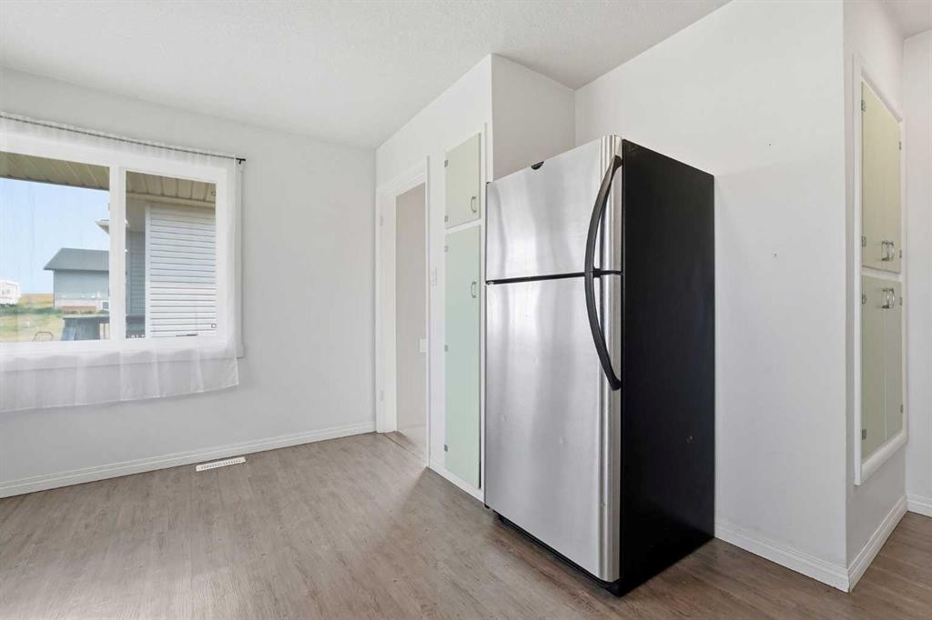 301 3Rd Street West, Standard, AB - Indoor