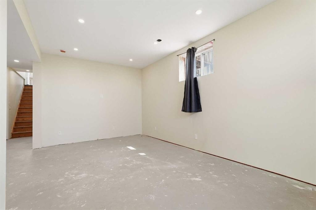 301 3Rd Street West, Standard, AB - Indoor