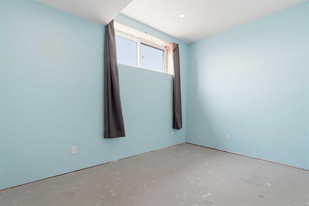 301 3Rd Street West, Standard, AB - Indoor Photo Showing Other Room